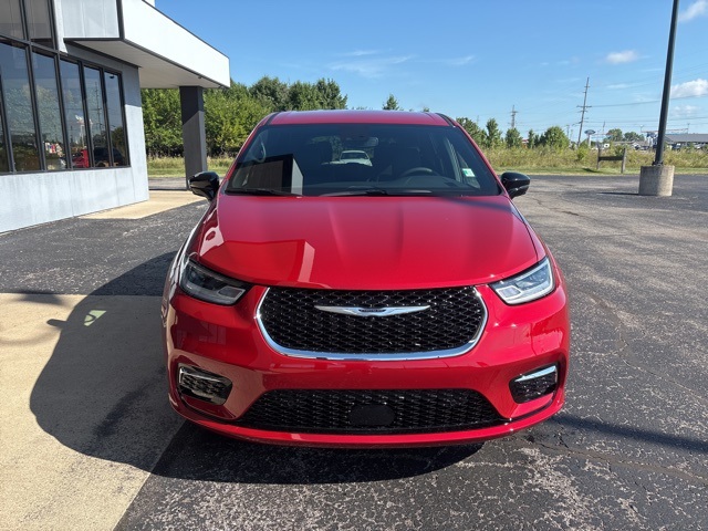 2025 Chrysler Pacifica photo 8