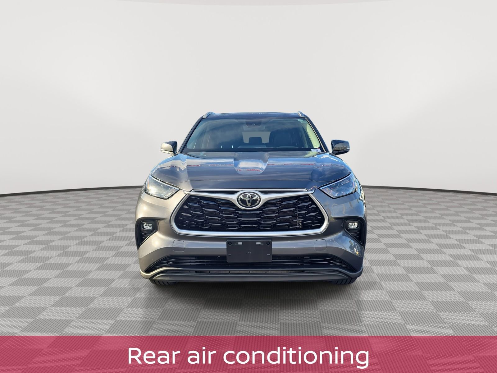 2022 Toyota Highlander XLE photo 3