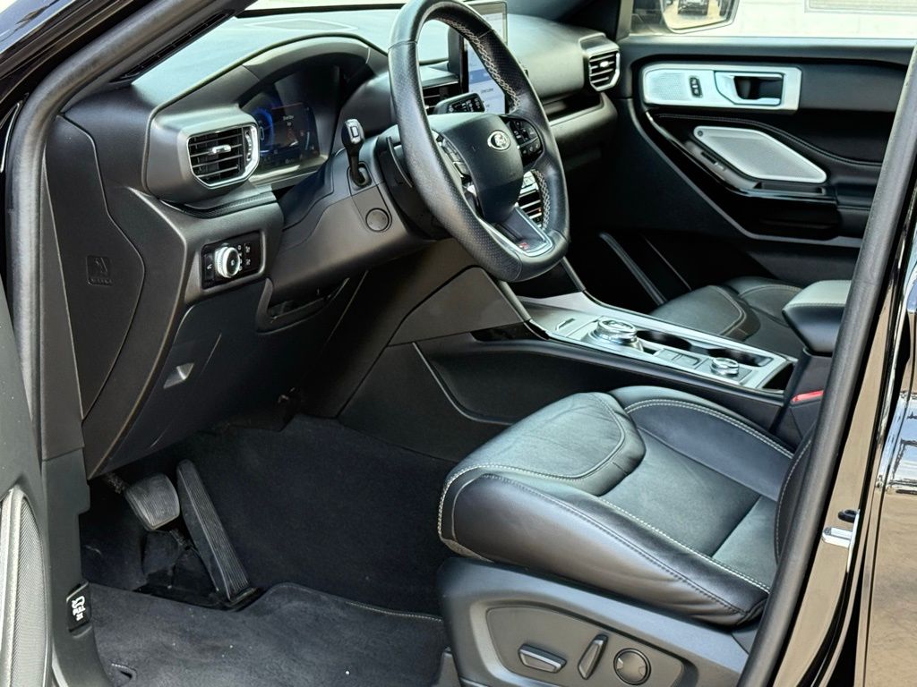 2023 Ford Explorer ST photo 4