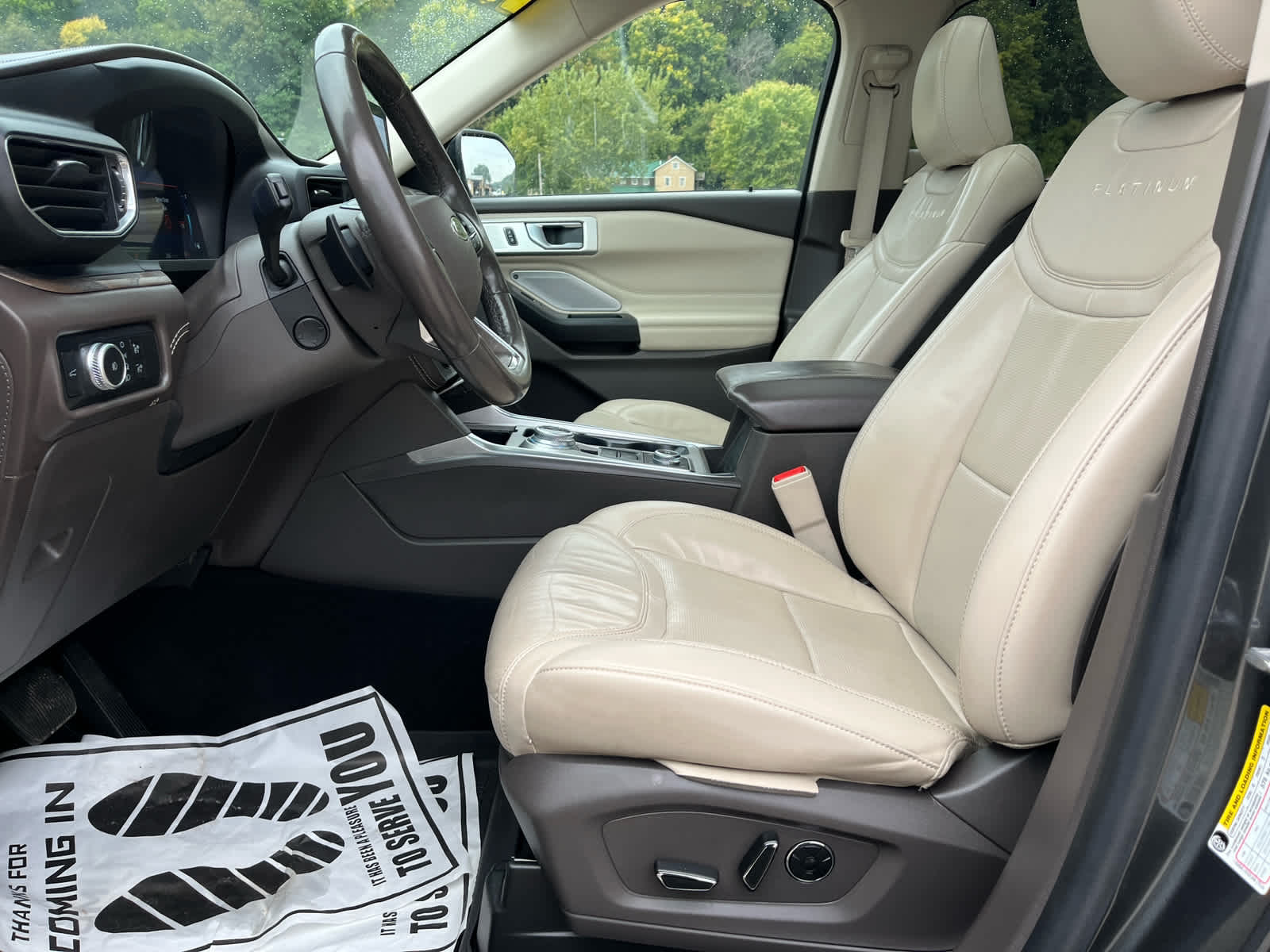 2020 Ford Explorer Platinum photo 17