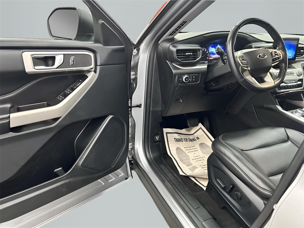 2022 Ford Explorer XLT photo 9