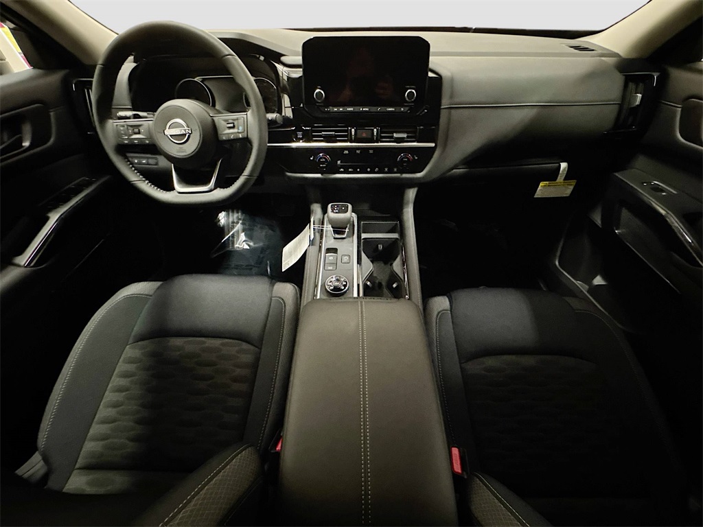 2025 Nissan Pathfinder SV photo 6