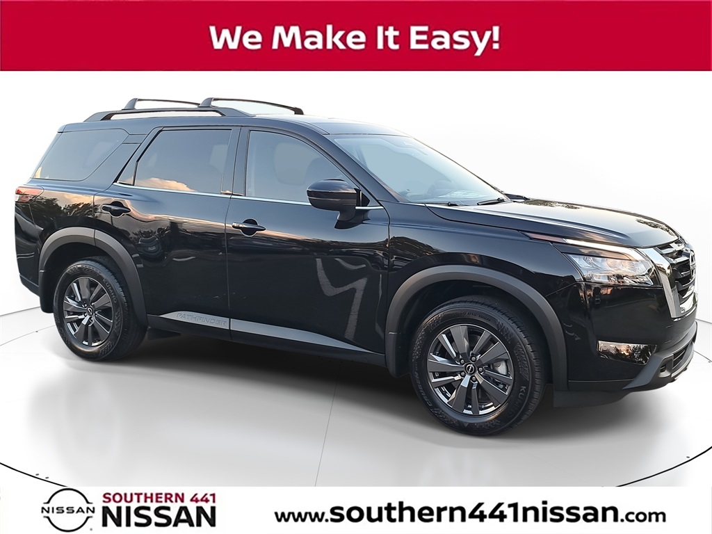 2025 Nissan Pathfinder SV's photo
