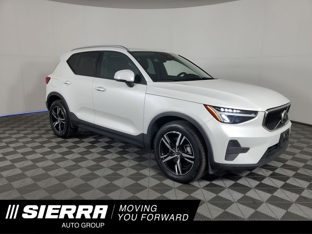 2023 Volvo XC40 Core's photo