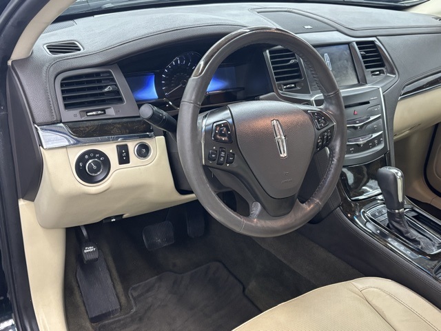 2014 Lincoln MKS Base photo 13