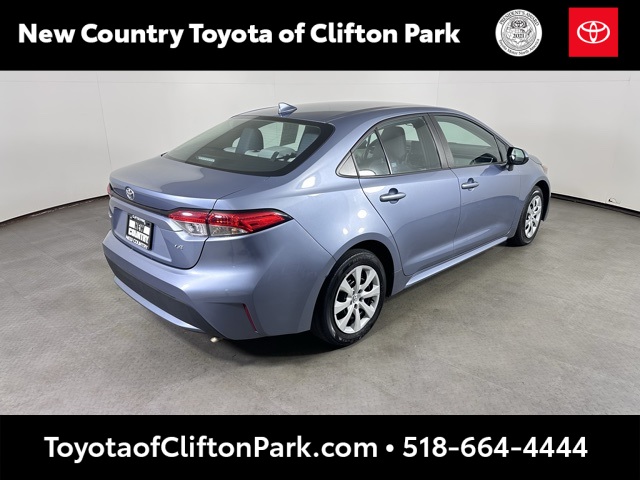 2022 Toyota Corolla LE photo 3