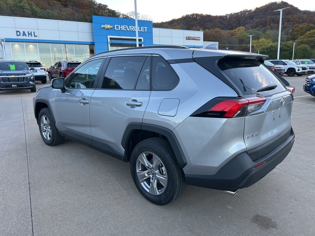 2025 Toyota RAV4 XLE photo 2