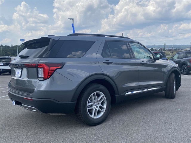 2025 Ford Explorer photo 3