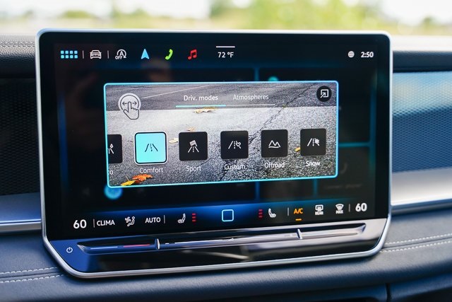 2025 Volkswagen Tiguan SE photo 14