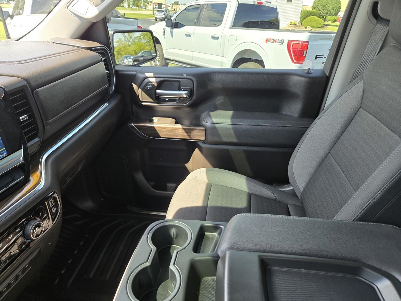2025 Chevrolet Silverado 2500HD LT photo 11