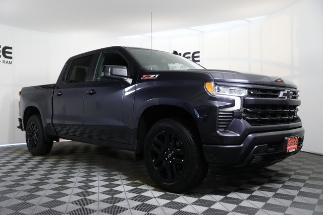2022 Chevrolet Silverado 1500 RST photo 2