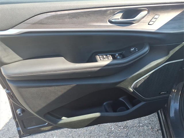 2022 Jeep Grand Cherokee Limited photo 13