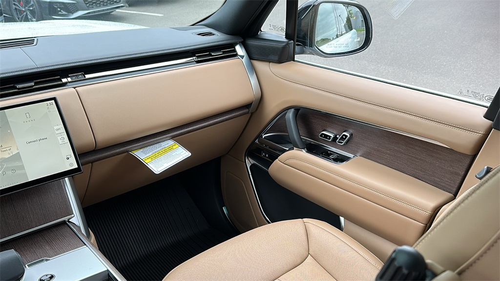 2025 Land Rover Range Rover SE photo 26