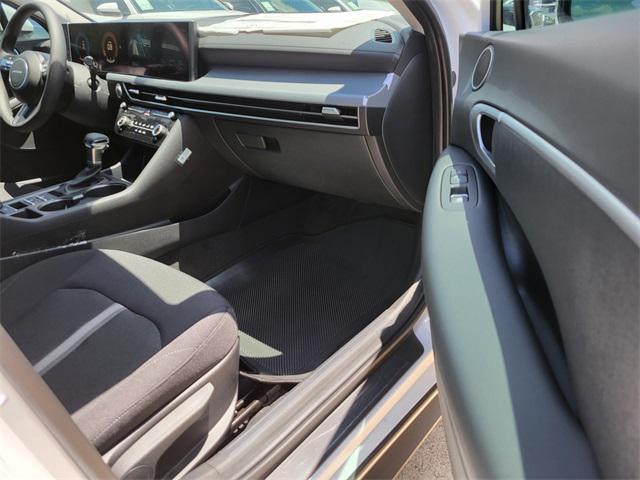 2025 Hyundai Sonata SE photo 6