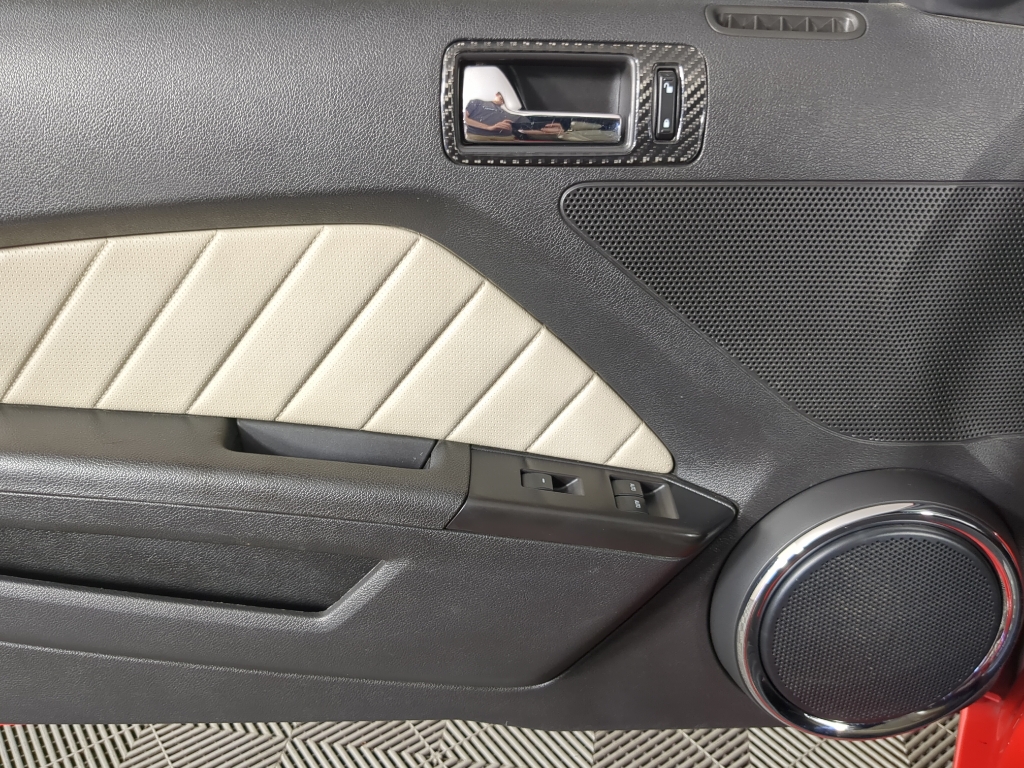 2013 Ford Mustang V6 Premium photo 17