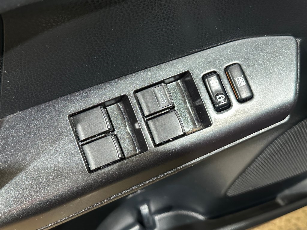 2018 Toyota RAV4 LE photo 12