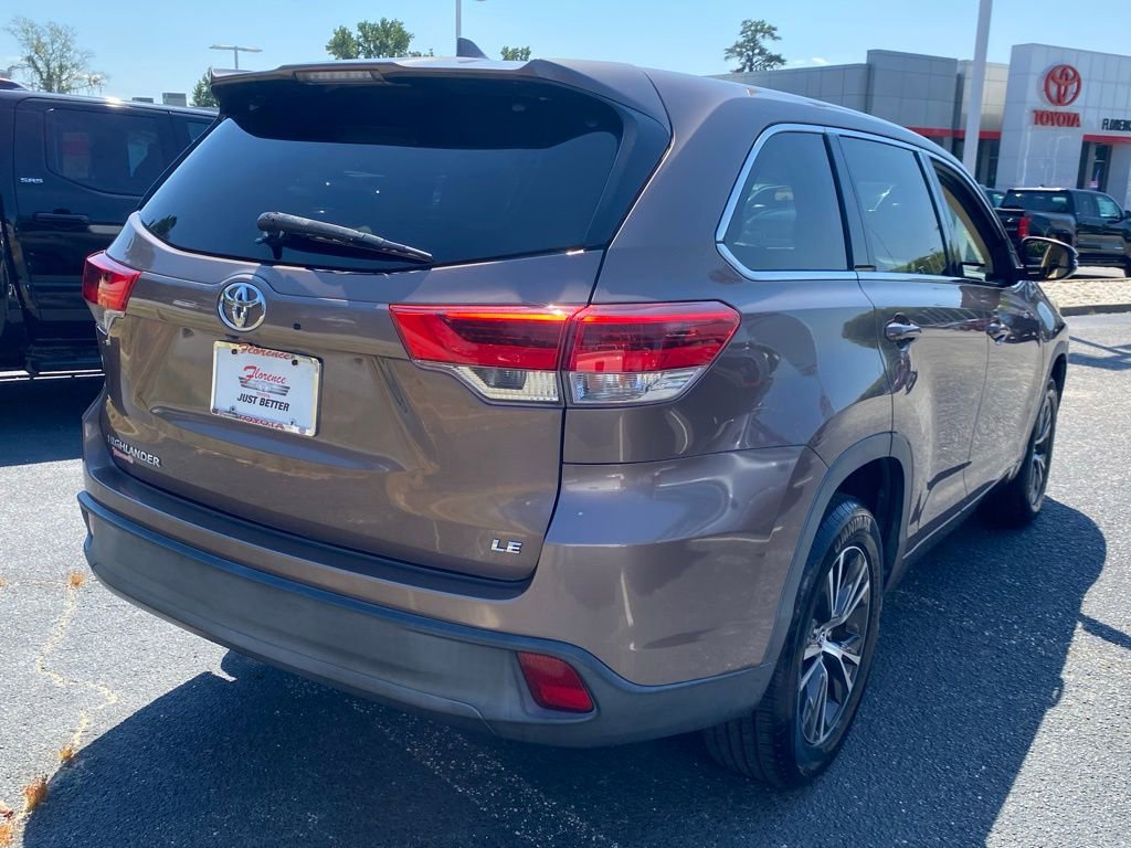 2017 Toyota Highlander LE Plus photo 13