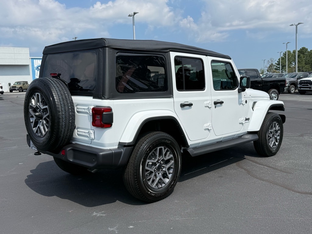 2025 Jeep Wrangler Sahara photo 3