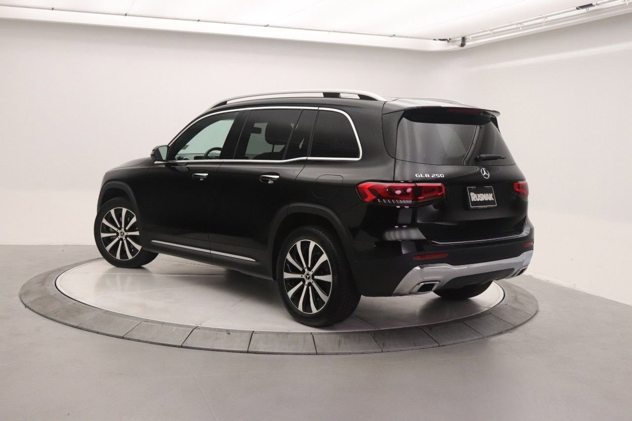 2023 Mercedes Benz GLB 250 photo 2