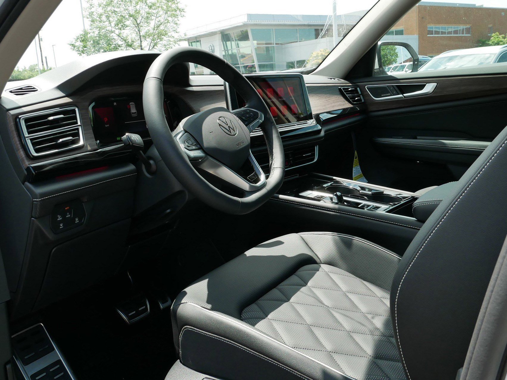 2025 Volkswagen Atlas SEL Premium R-Line photo 4