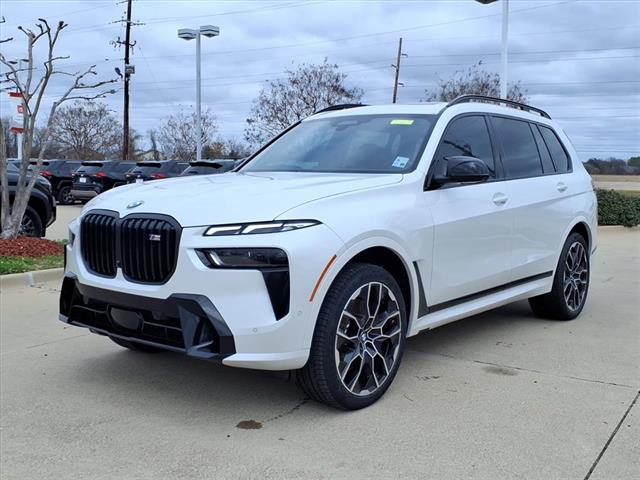 2023 BMW X7 M60i's photo