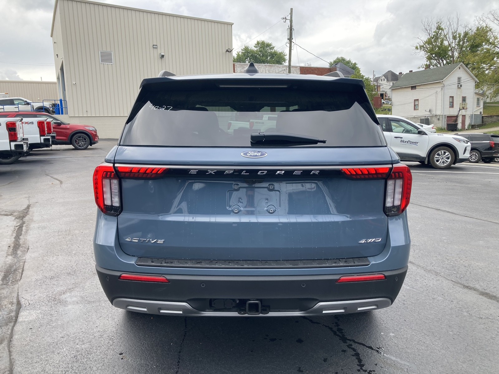 2025 Ford Explorer photo 4