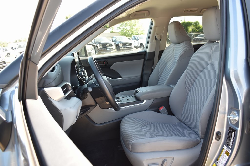 2021 Toyota Highlander Hybrid LE photo 7