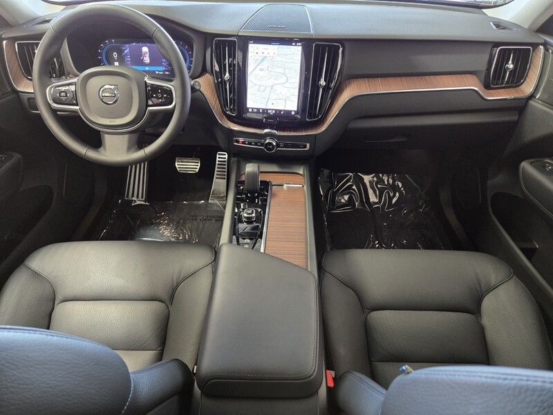 2024 Volvo XC60 B5 Plus photo 12