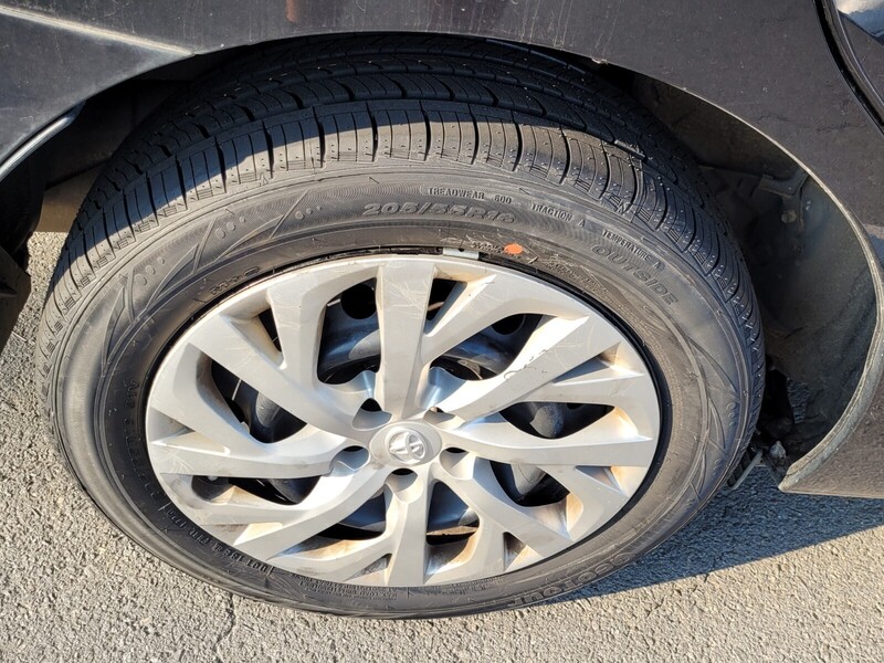 2018 Toyota Corolla L photo 2