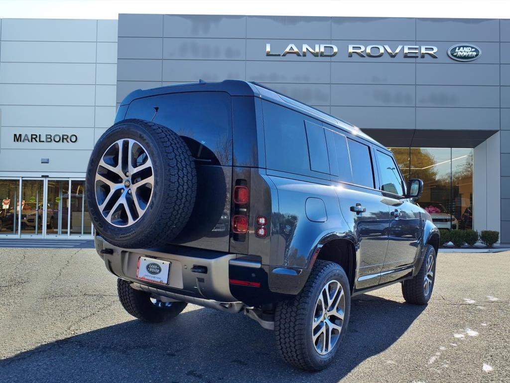 2025 Land Rover Defender 110 X-Dynamic SE photo 2