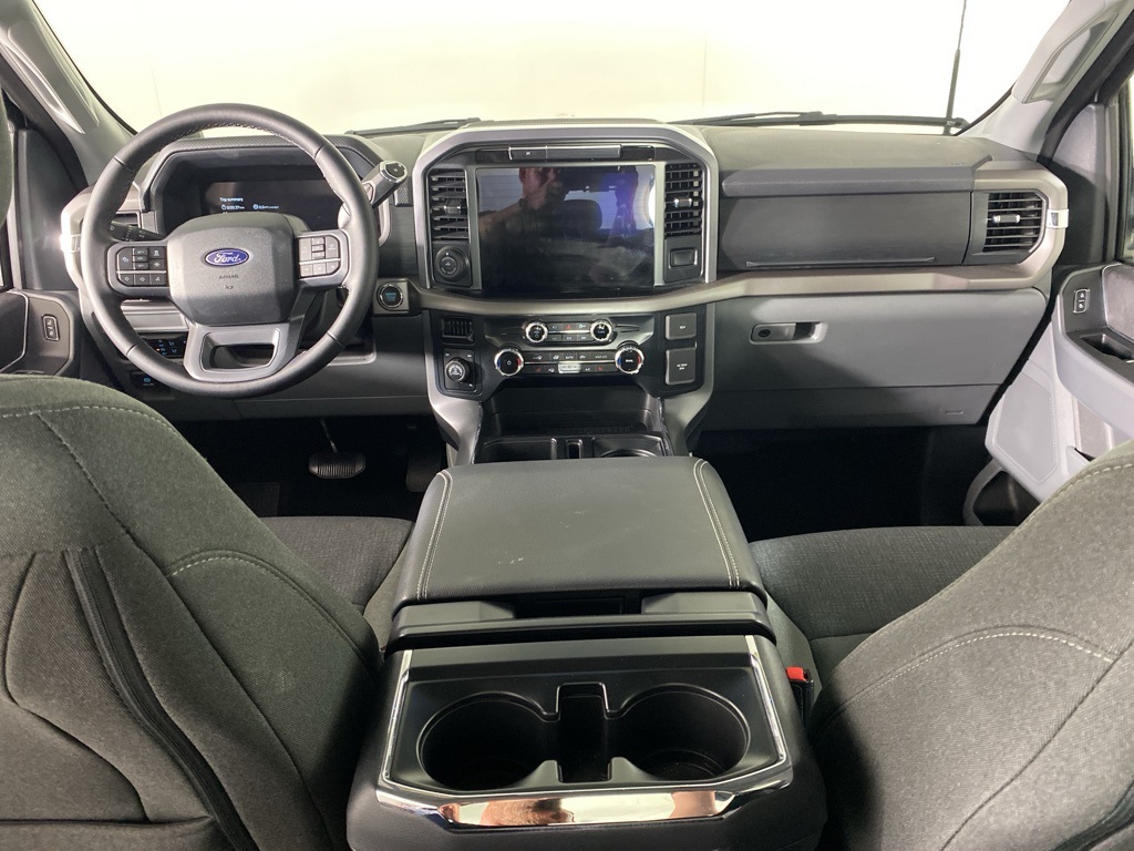 2025 Ford F-150 XLT photo 2