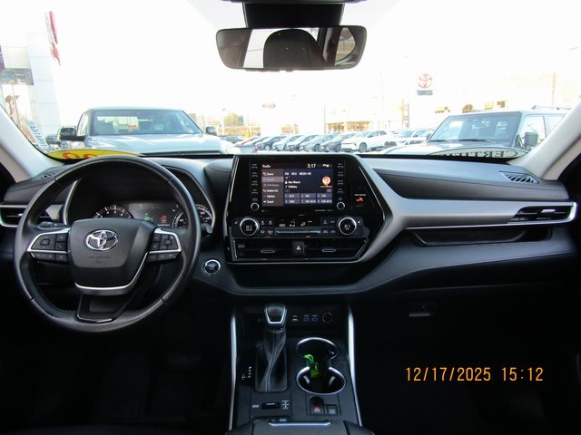 Image of Pre-Owned 2022 Toyota Highlander XLE 4D Sport Utility AWD