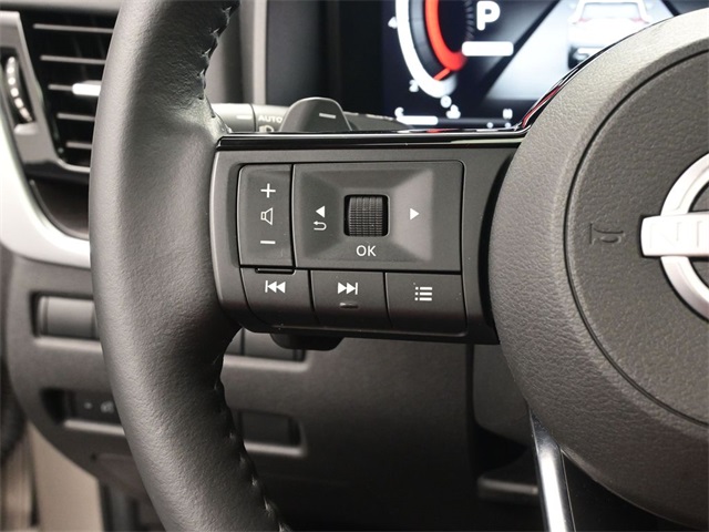 2023 Nissan Rogue Platinum photo 2