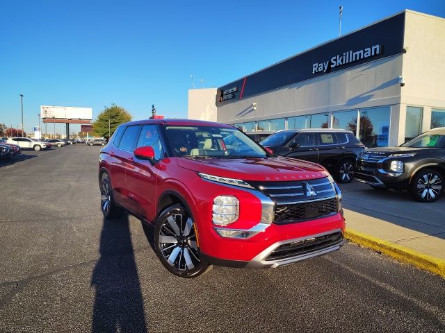 2025 Mitsubishi Outlander SE's photo