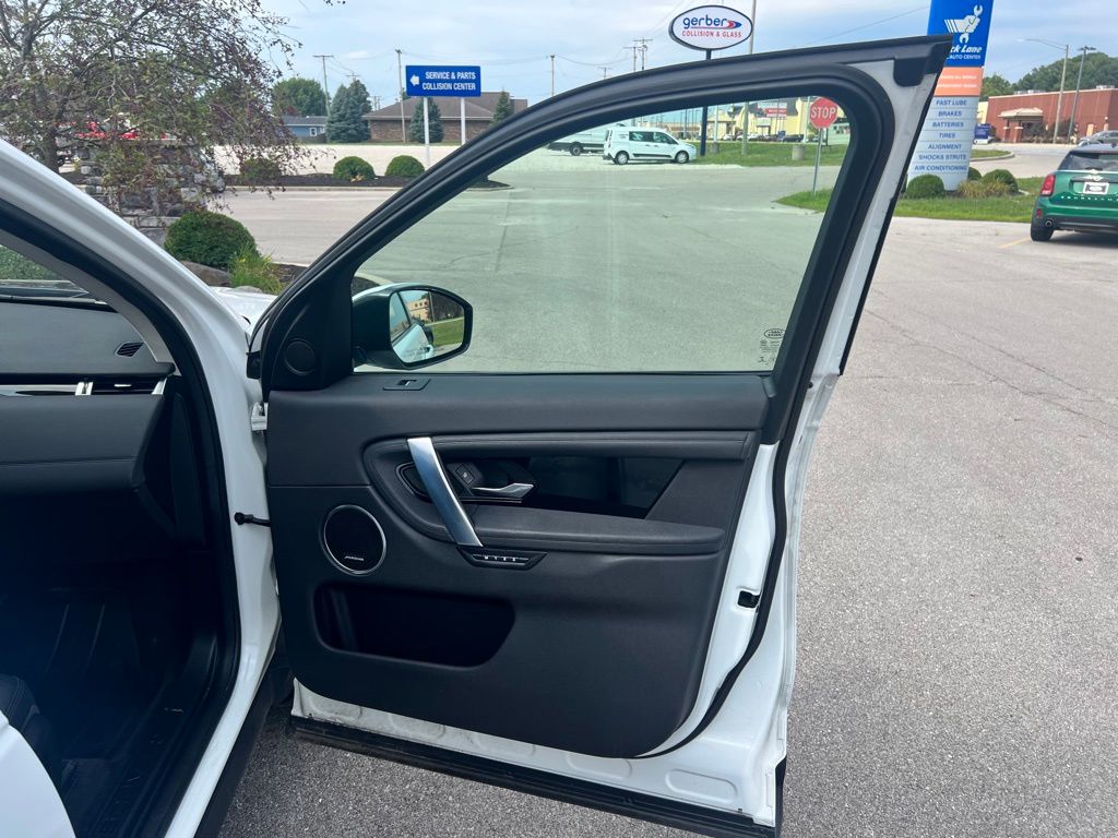 2020 Land Rover Discovery Sport S photo 36