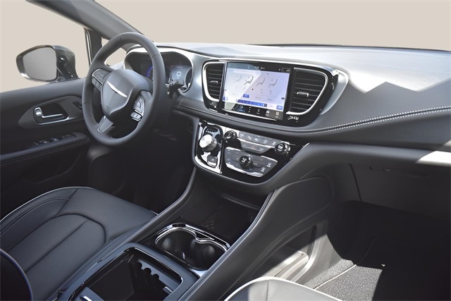 2025 Chrysler Pacifica Limited photo 18