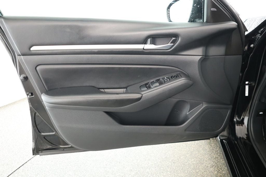 2022 Nissan Altima SV photo 8