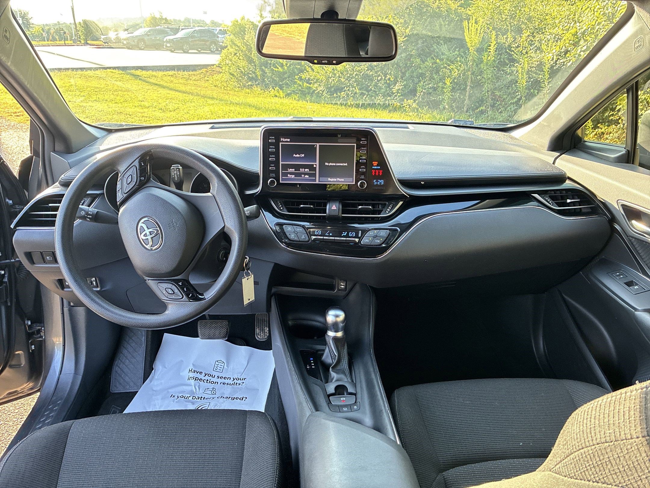 2019 Toyota C-HR XLE photo 13