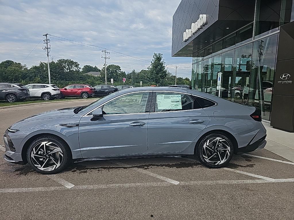 2026 Hyundai Sonata SEL Sport photo 2