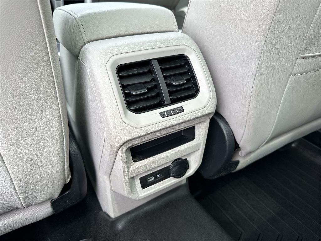 2023 Volkswagen Tiguan SE photo 9