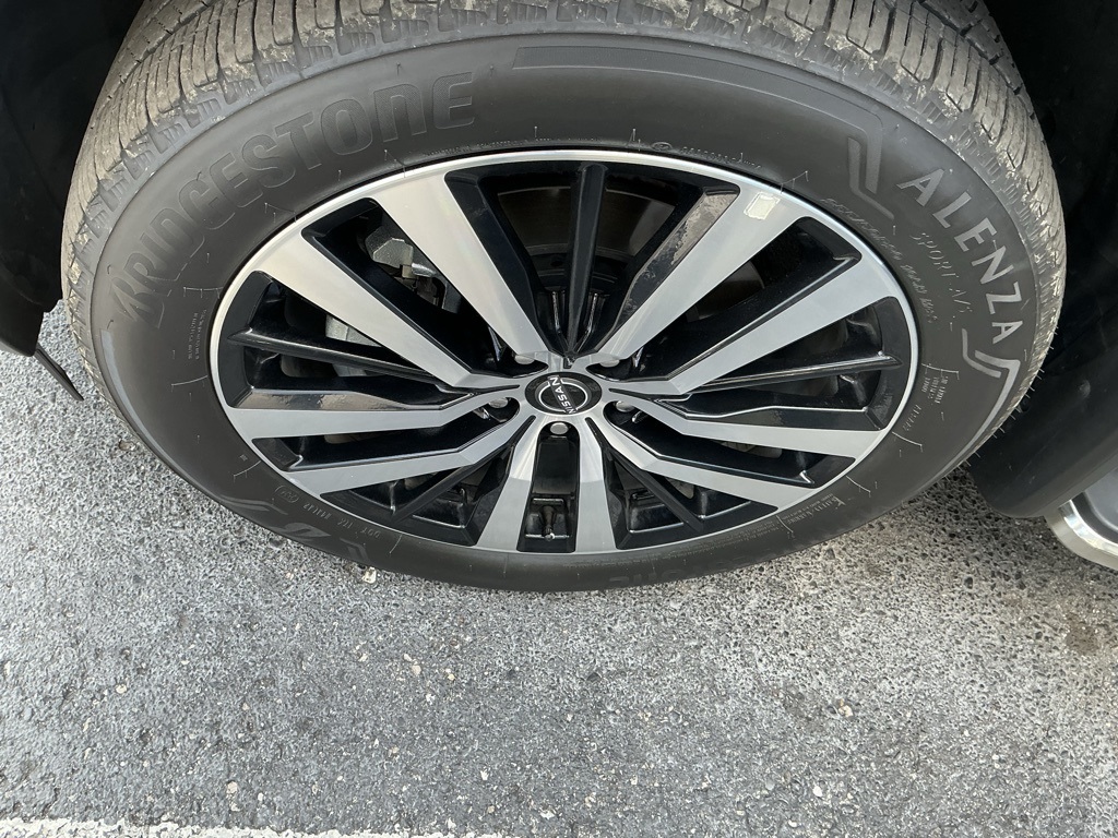 2024 Nissan Pathfinder Platinum photo 7