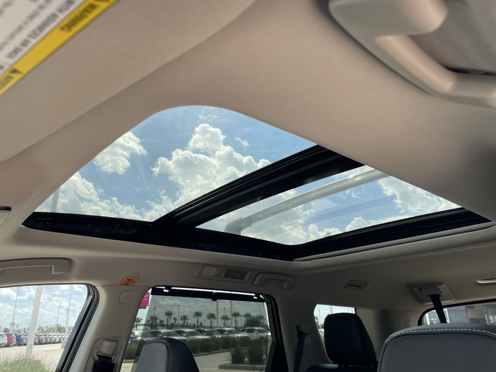 2022 Nissan Pathfinder Platinum photo 13