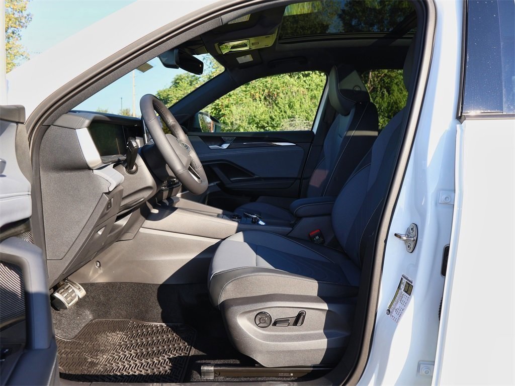 2025 Volkswagen Tiguan SE R-Line Black photo 11