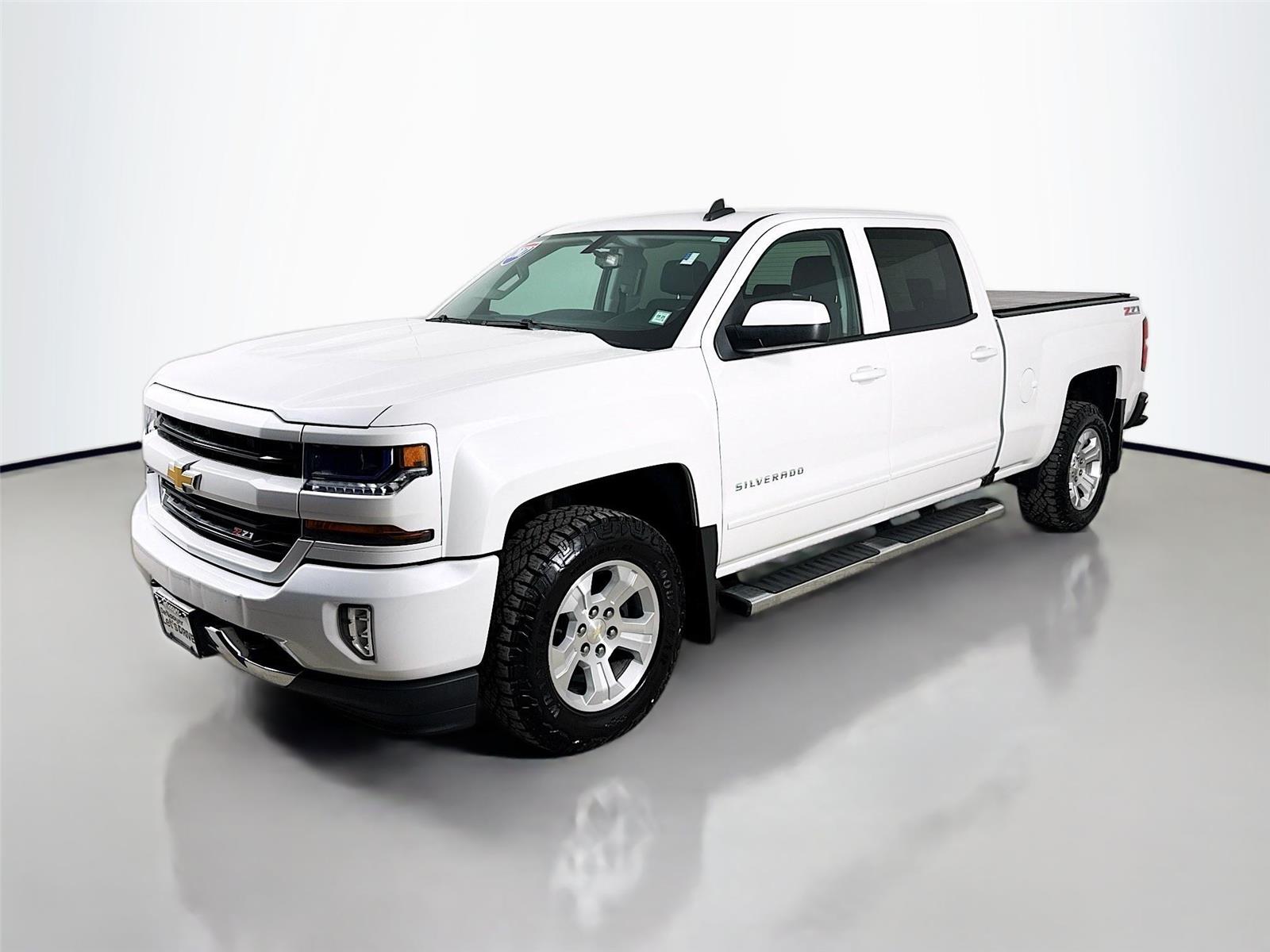 2017 Chevrolet Silverado 1500 LT photo 2