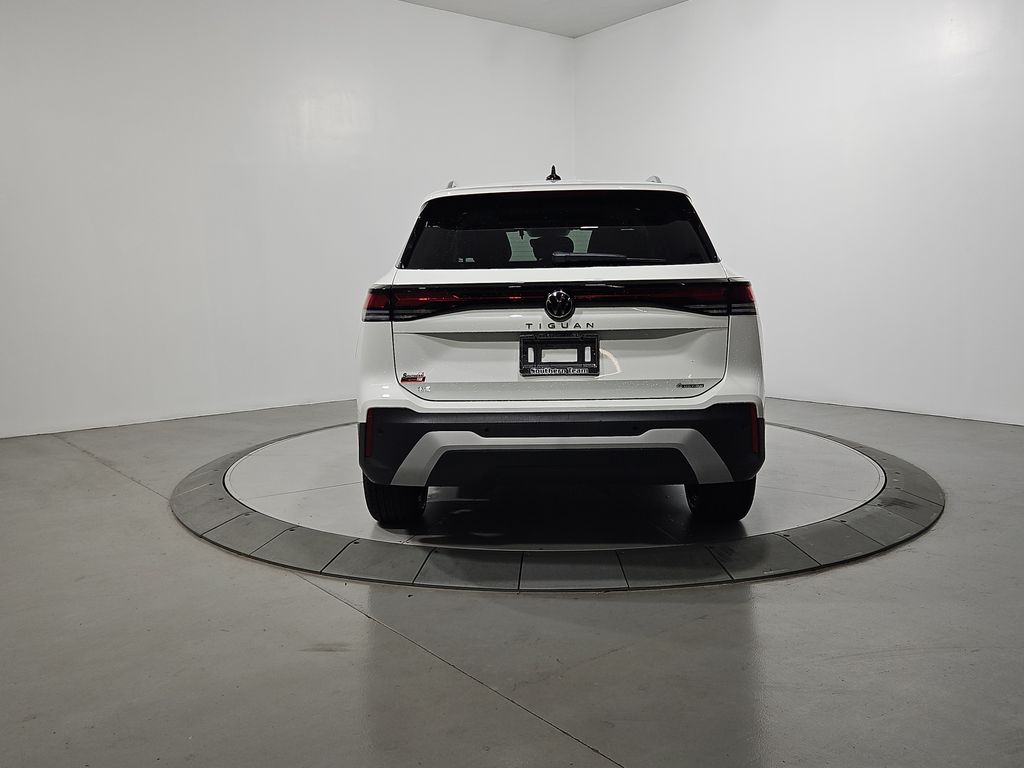 2026 Volkswagen Tiguan SE photo 3