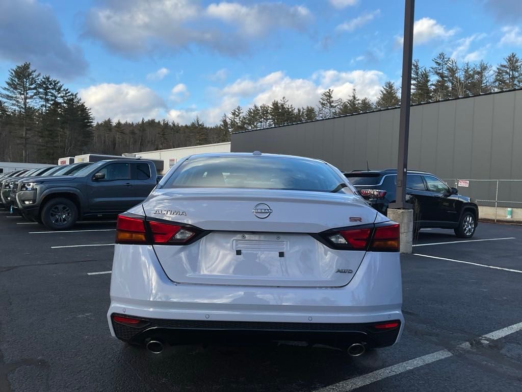 2025 Nissan Altima 2.5 SR photo 6