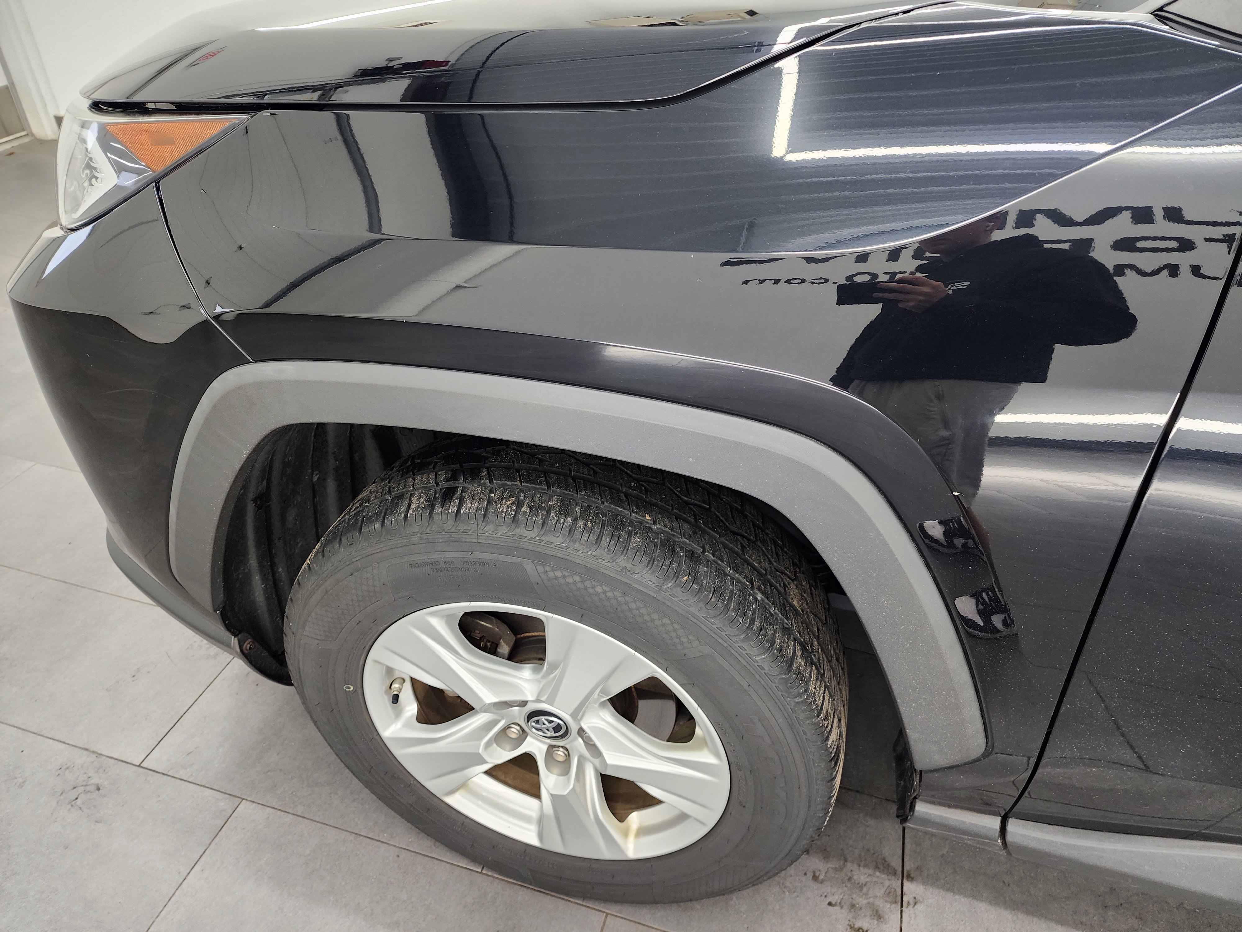 2019 Toyota RAV4 XLE photo 4