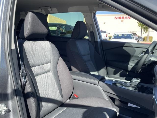 2025 Nissan Rogue SV photo 15
