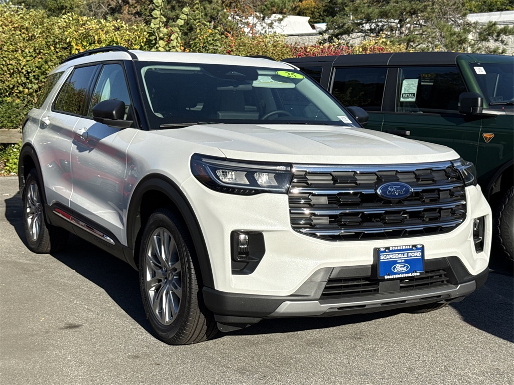 2025 Ford Explorer Active's photo