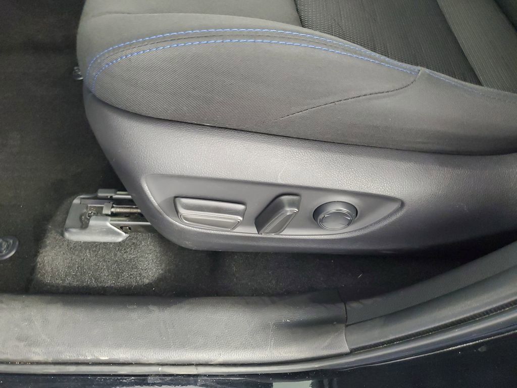 2022 Toyota RAV4 Hybrid SE photo 25